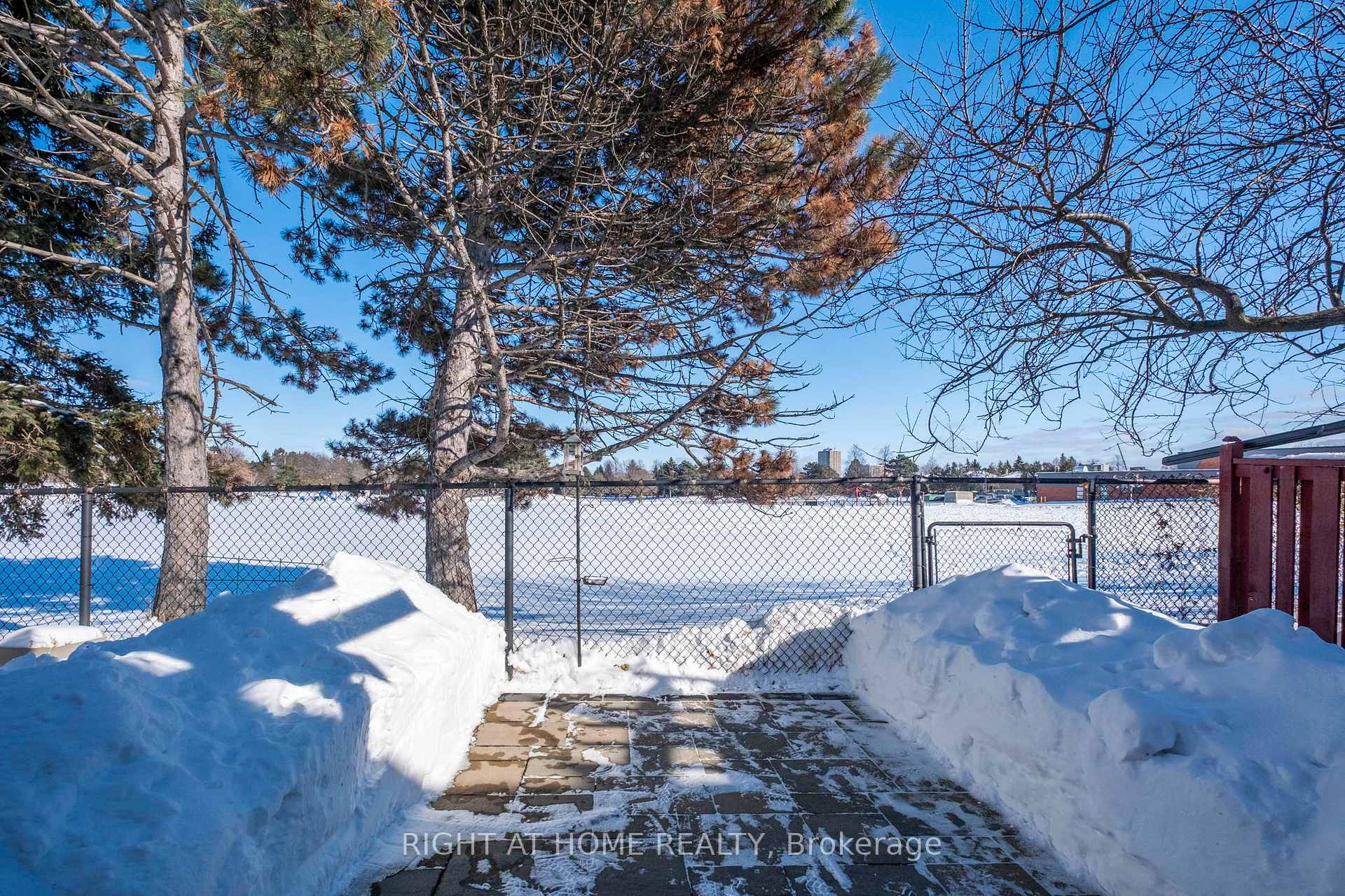 Photo 34 of 79 Lisa Crescent, Vaughan, Crestwood-Springfarm-Yorkhill — HOMEH