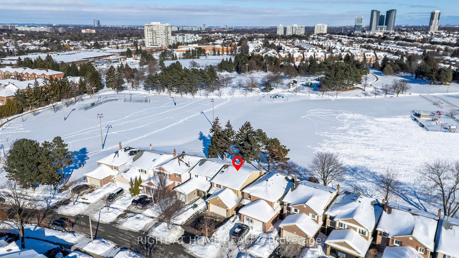 Photo 37 of 79 Lisa Crescent, Vaughan, Crestwood-Springfarm-Yorkhill — HOMEH