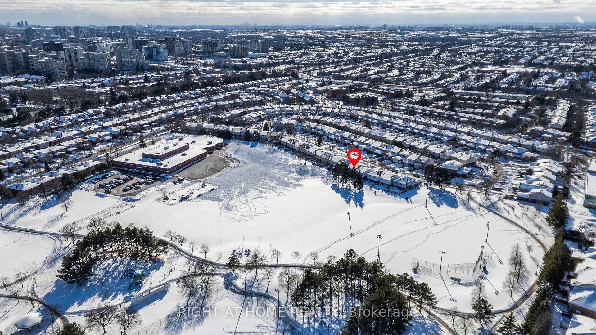 Photo 40 of 79 Lisa Crescent, Vaughan, Crestwood-Springfarm-Yorkhill — HOMEH