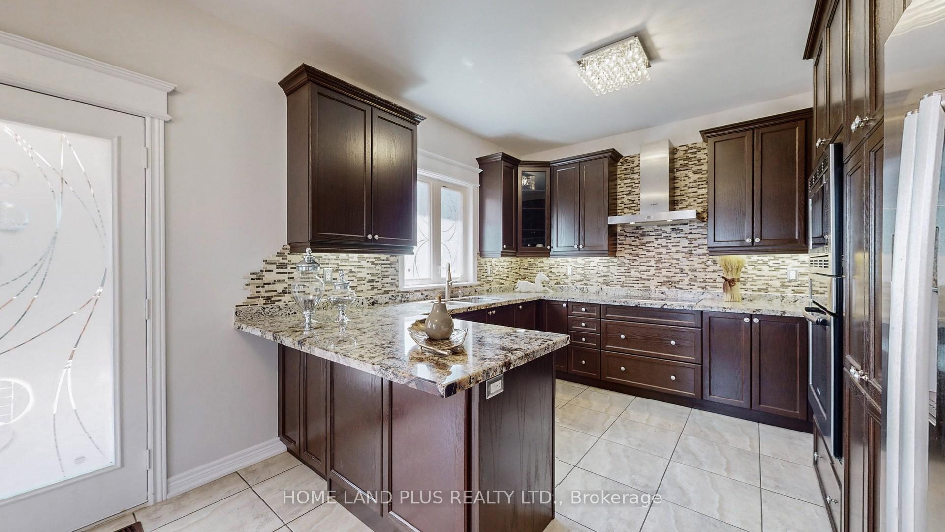 Photo 12 of 232 Shale Crescent, Vaughan, Patterson — HOMEH