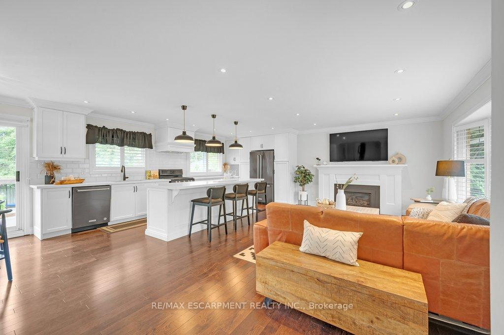 Photo 2 of 4499 Rogers Road, Burlington, Shoreacres — HOMEH