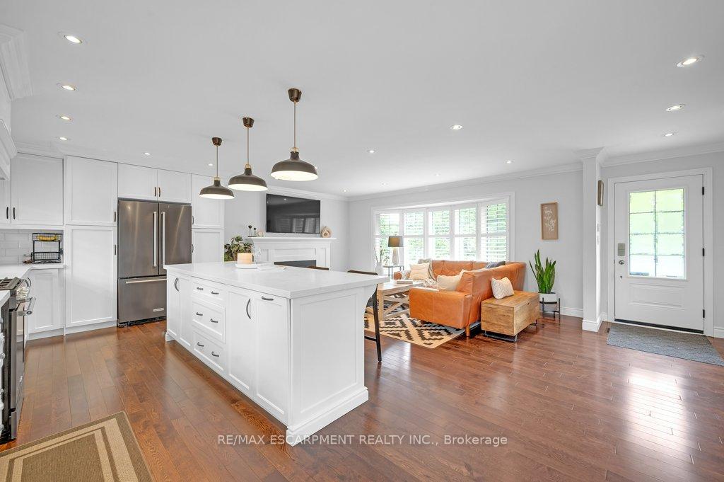 Photo 3 of 4499 Rogers Road, Burlington, Shoreacres — HOMEH