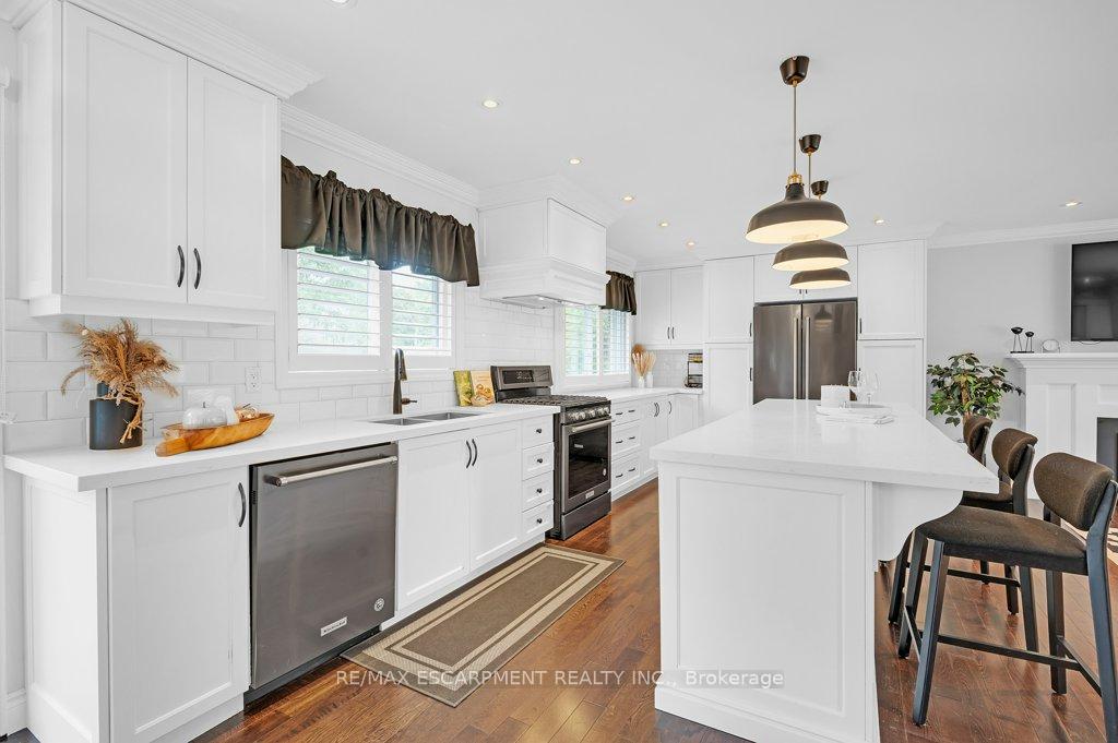 Photo 5 of 4499 Rogers Road, Burlington, Shoreacres — HOMEH