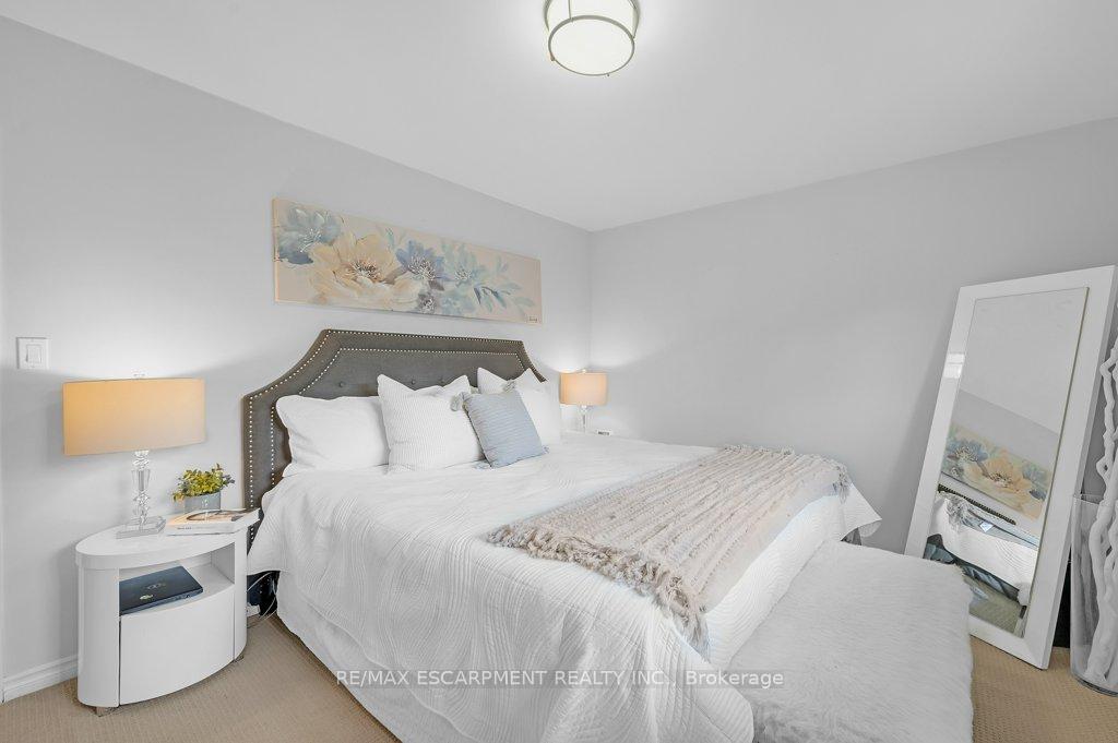 Photo 16 of 4499 Rogers Road, Burlington, Shoreacres — HOMEH