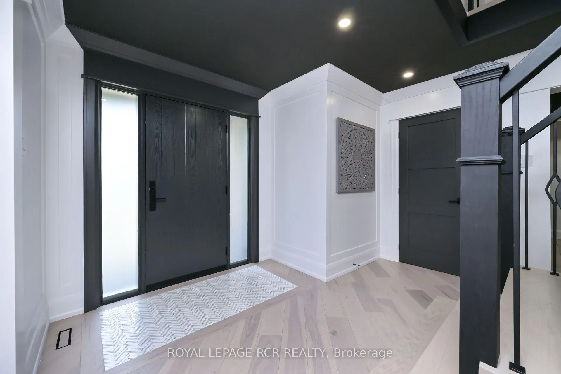 Photo 3 of 26 Christie Drive, Brampton, Snelgrove — HOMEH