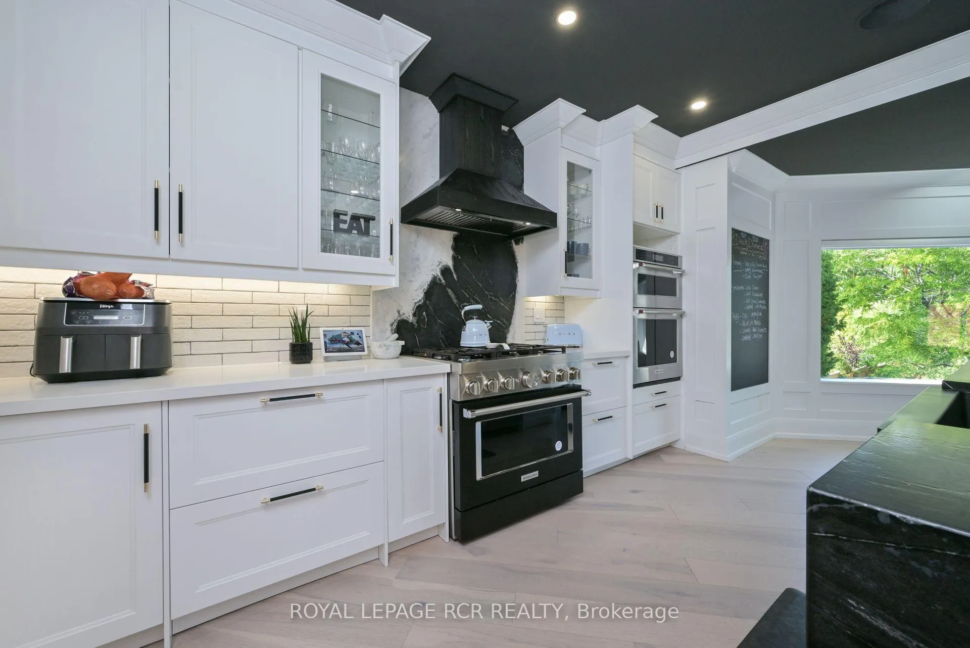 Photo 8 of 26 Christie Drive, Brampton, Snelgrove — HOMEH