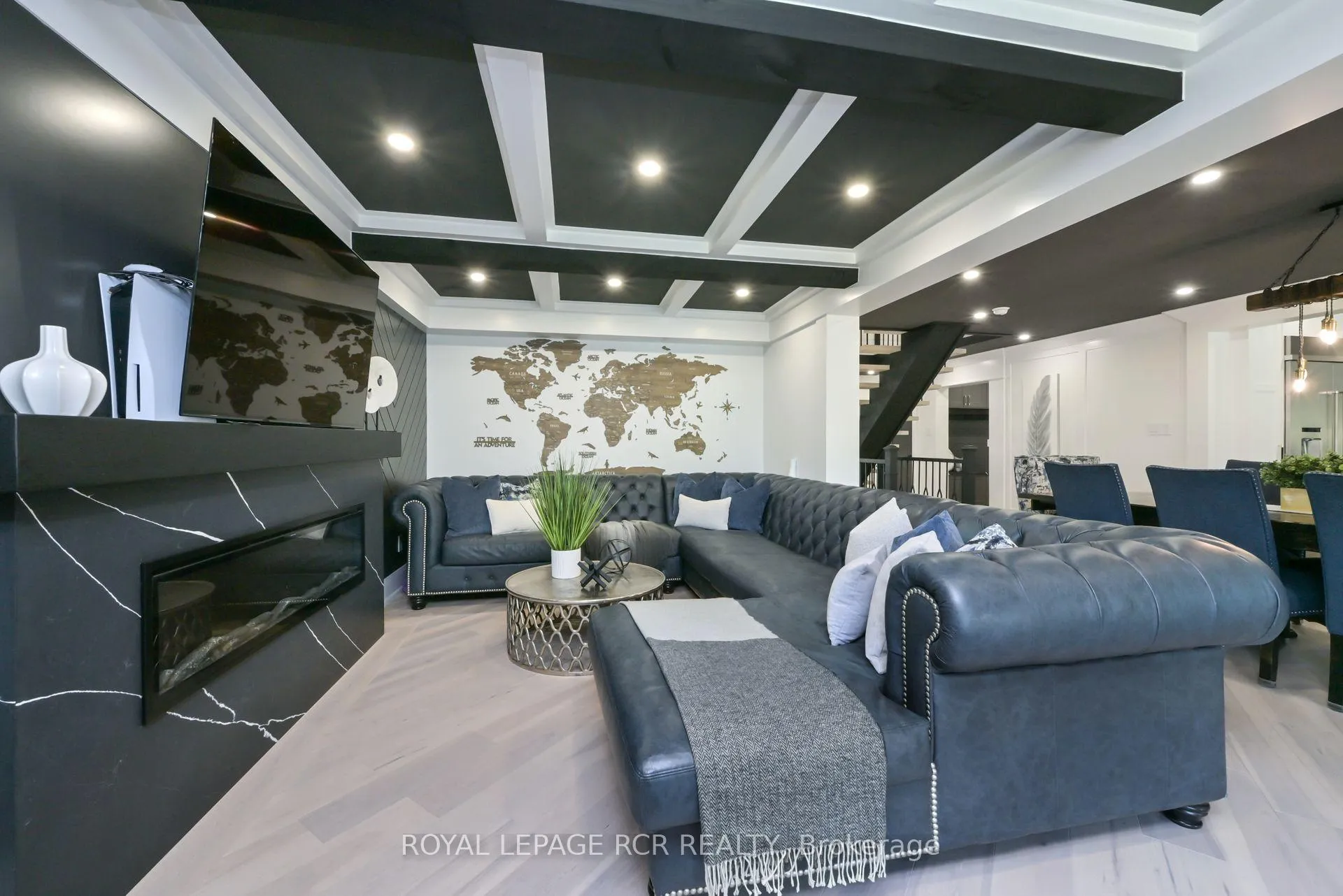 Photo 12 of 26 Christie Drive, Brampton, Snelgrove — HOMEH