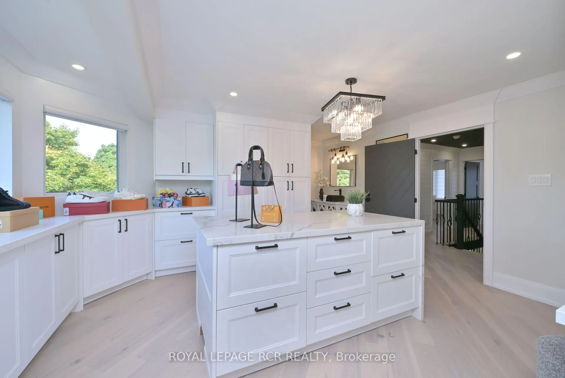 Photo 20 of 26 Christie Drive, Brampton, Snelgrove — HOMEH