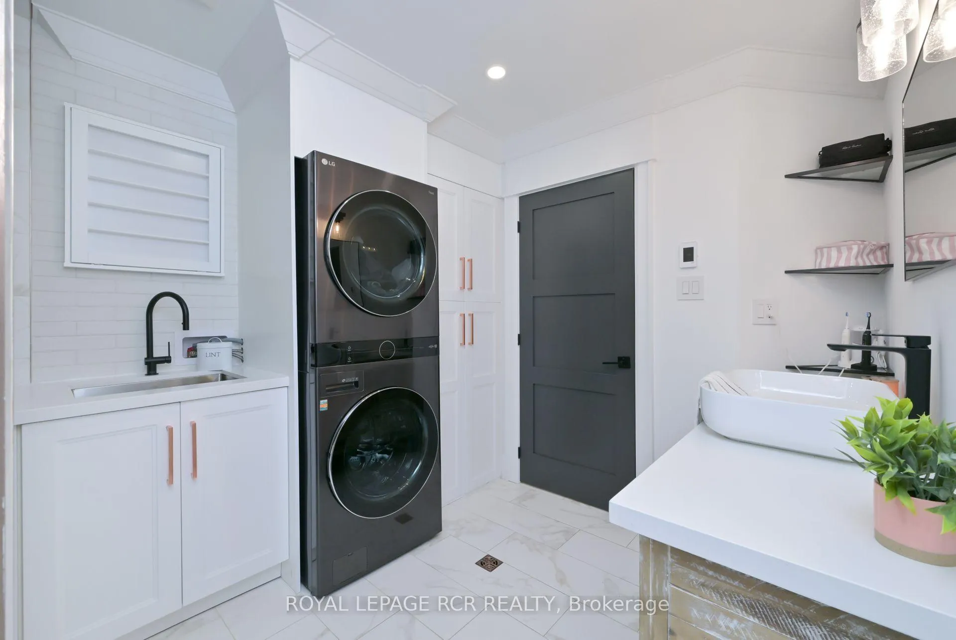 Photo 27 of 26 Christie Drive, Brampton, Snelgrove — HOMEH