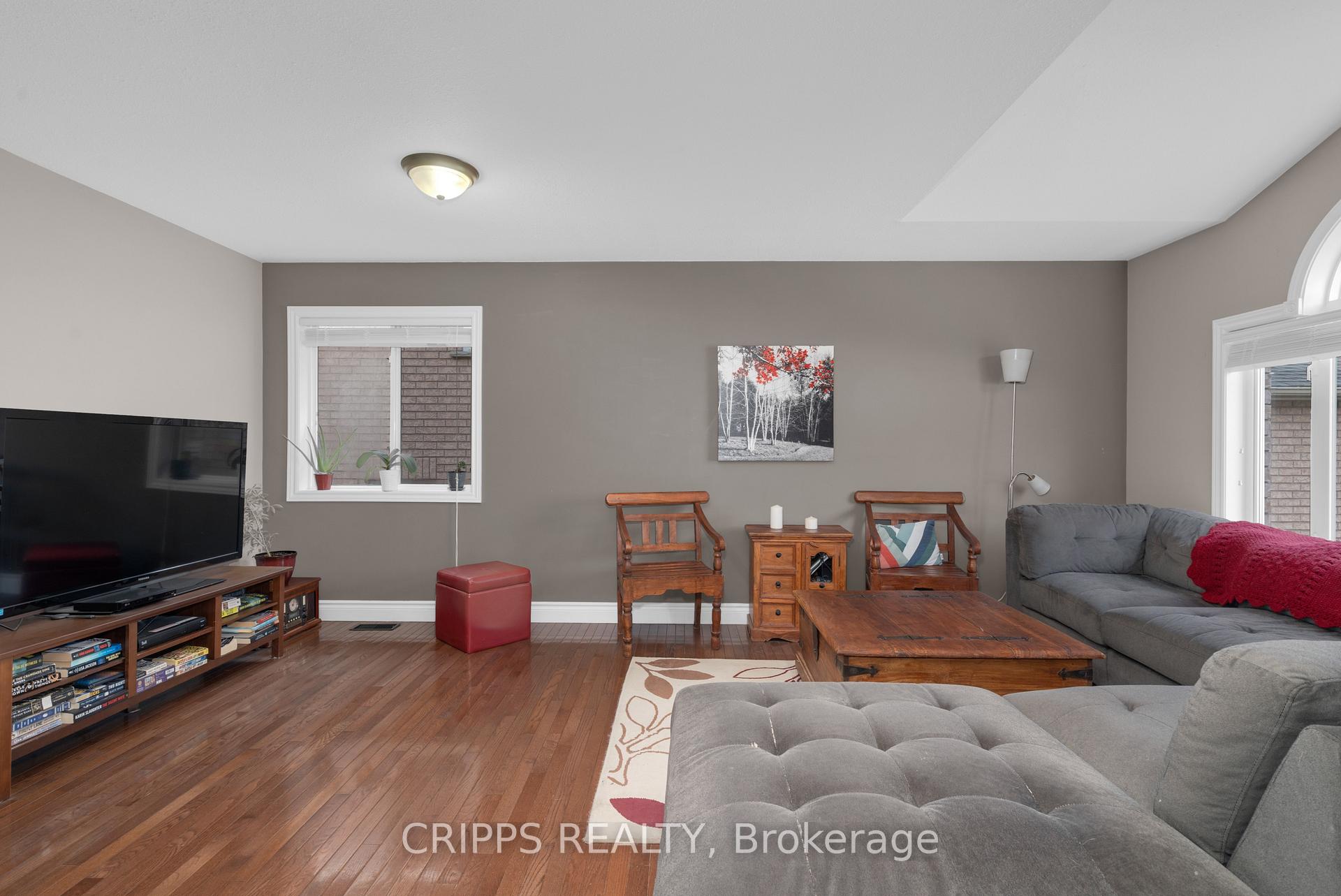 Photo 10 of 53 Monique Crescent, Barrie, East Bayfield — HOMEH
