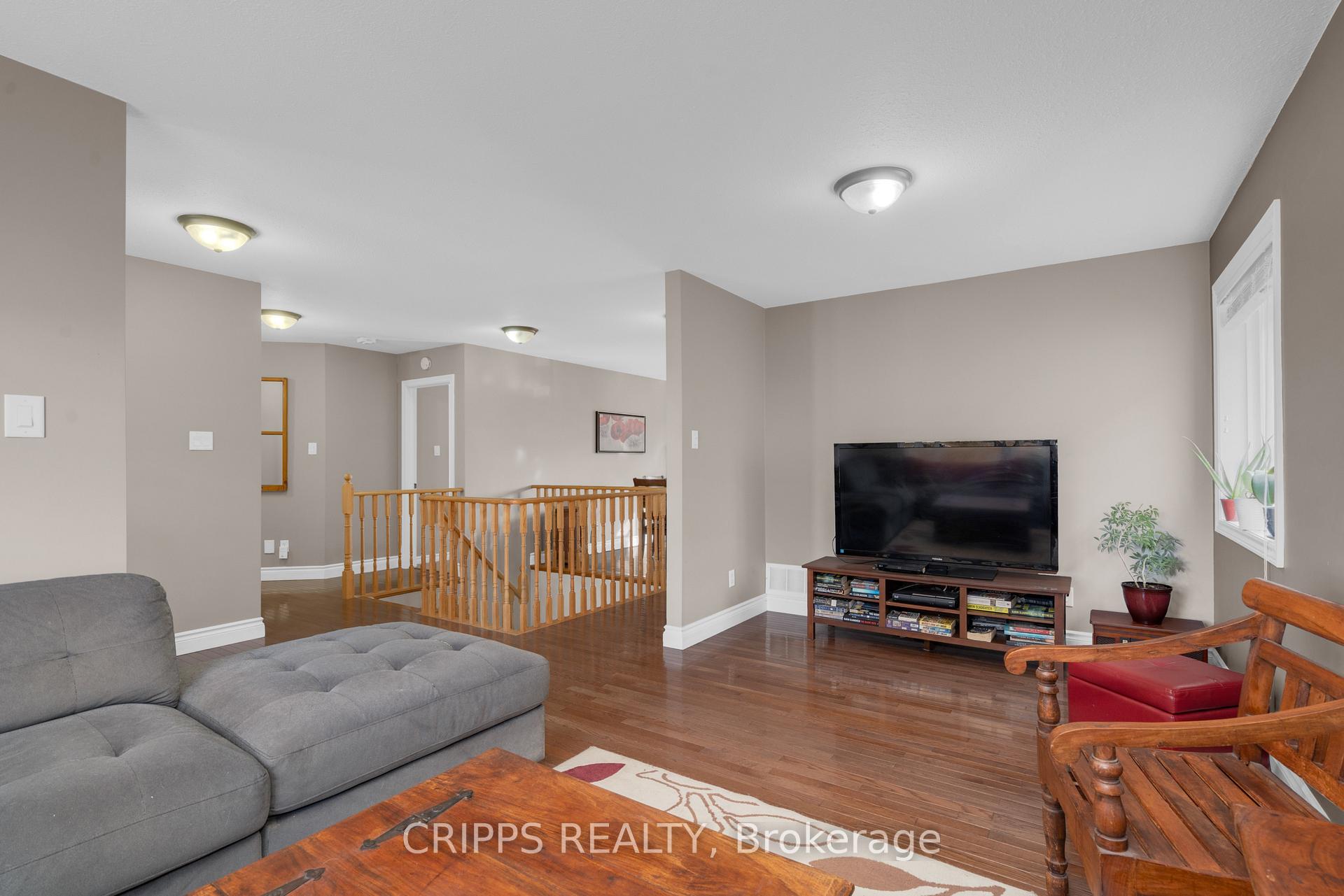 Photo 11 of 53 Monique Crescent, Barrie, East Bayfield — HOMEH