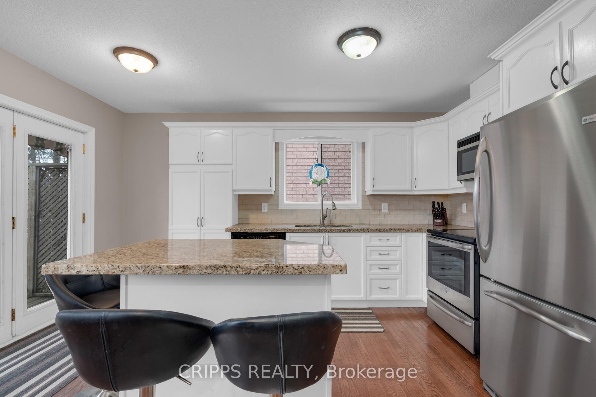Photo 17 of 53 Monique Crescent, Barrie, East Bayfield — HOMEH