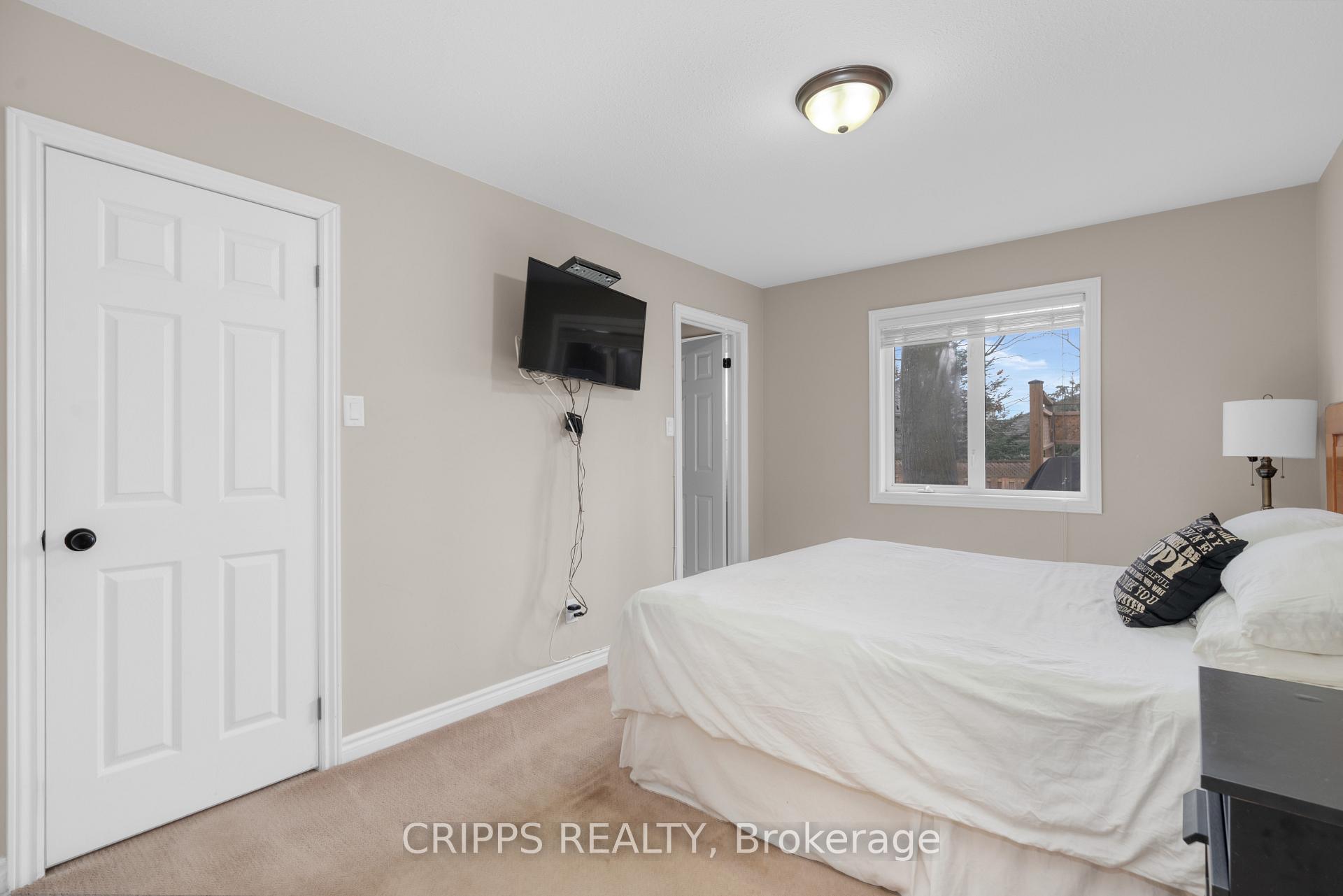 Photo 24 of 53 Monique Crescent, Barrie, East Bayfield — HOMEH
