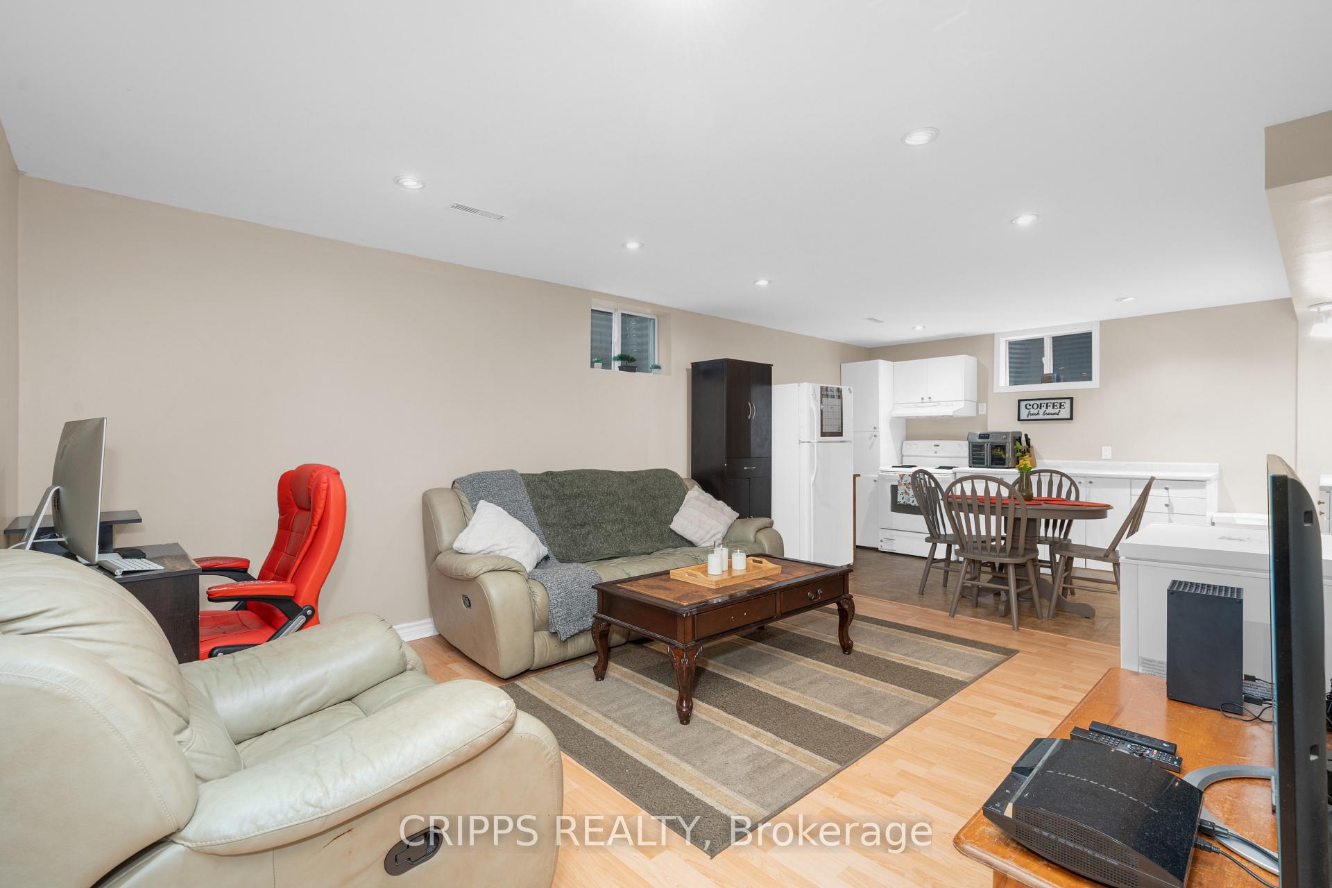 Photo 32 of 53 Monique Crescent, Barrie, East Bayfield — HOMEH