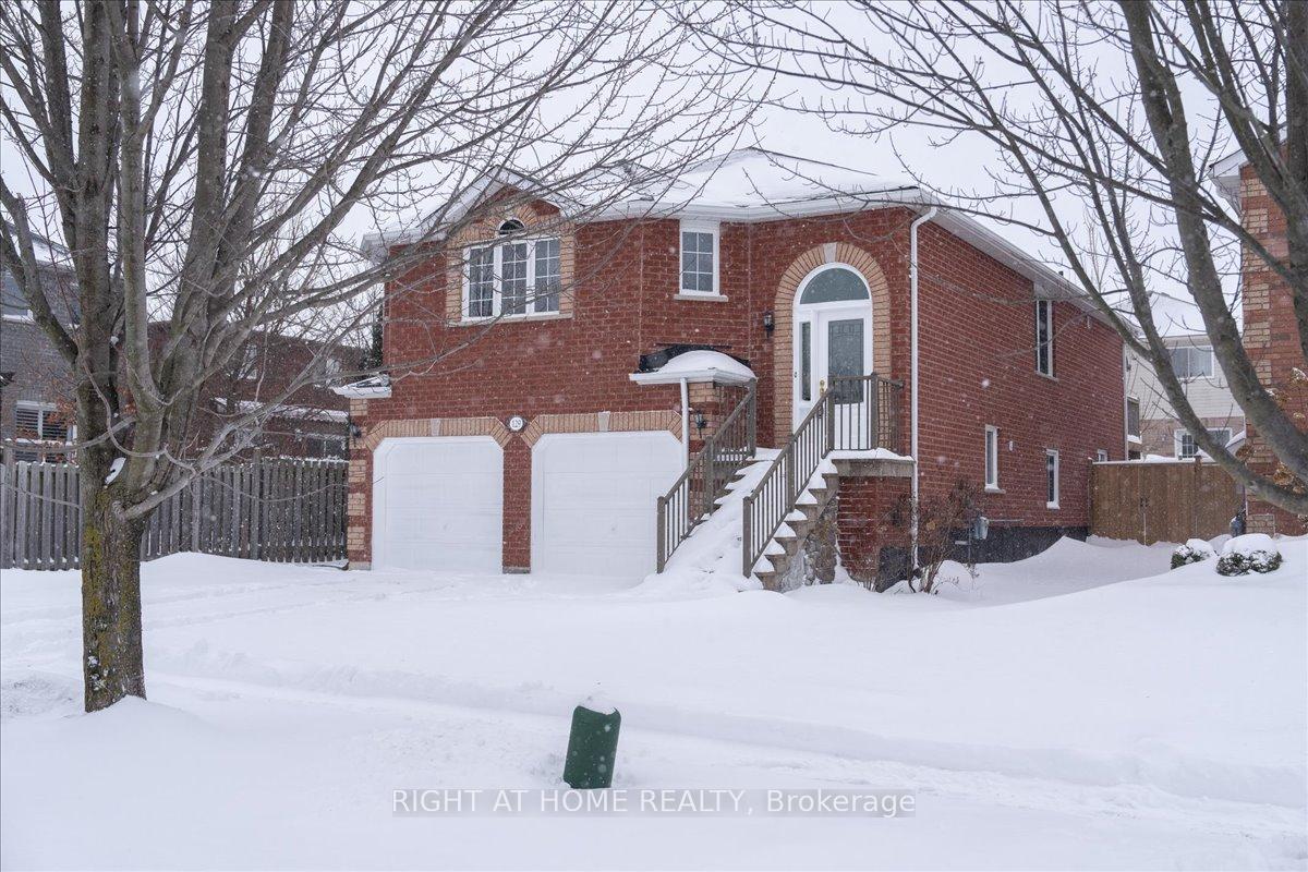 Photo 3 of 129 Country Lane, Barrie, Painswick South — HOMEH