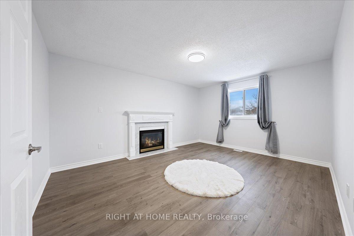 Photo 13 of 129 Country Lane, Barrie, Painswick South — HOMEH