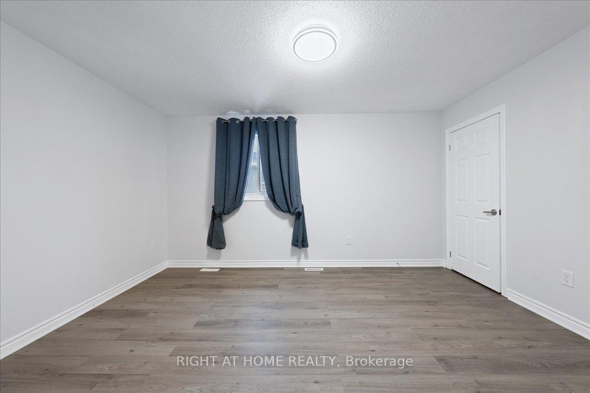 Photo 17 of 129 Country Lane, Barrie, Painswick South — HOMEH