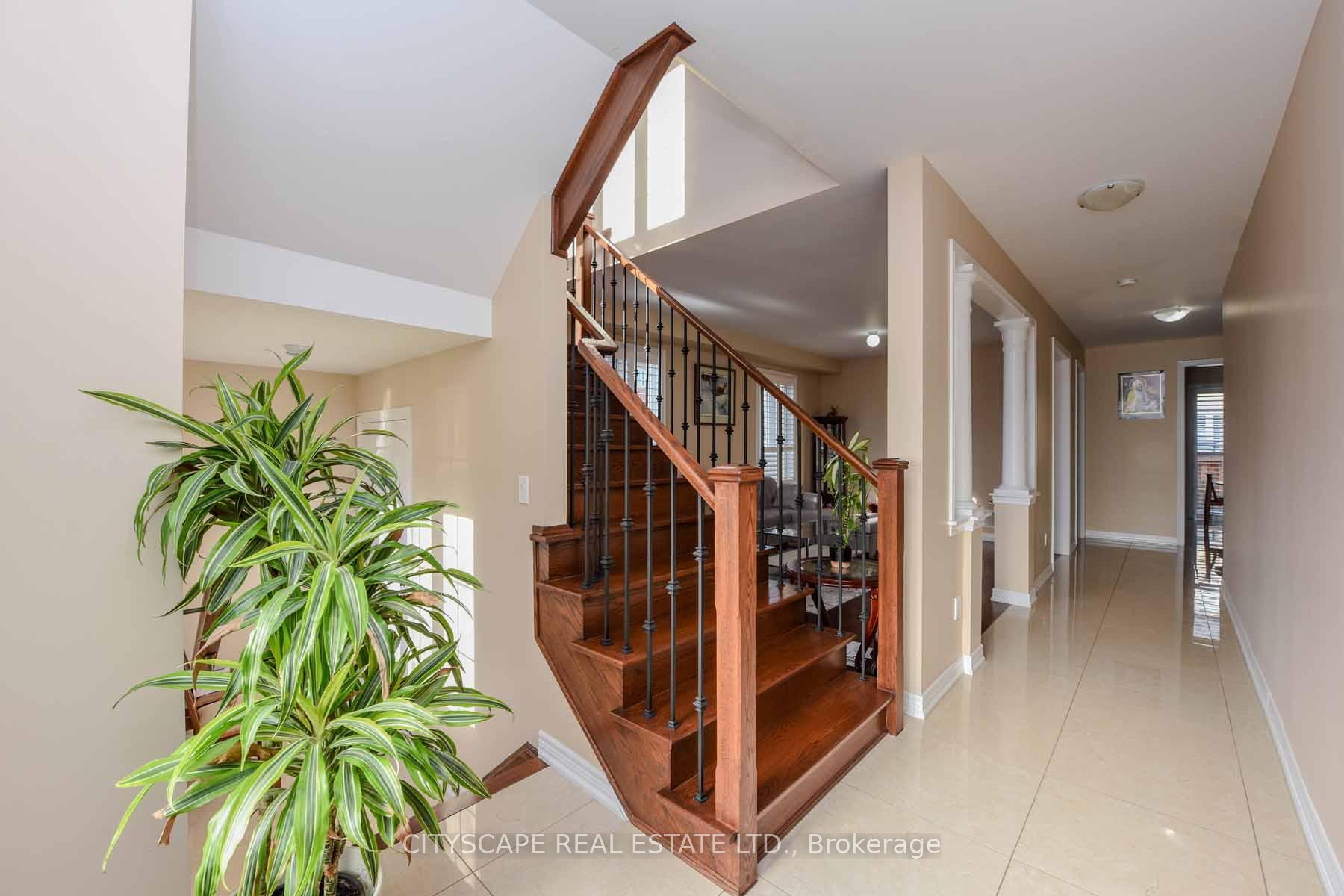 Photo 3 of 12 Wellpark Way, Brampton, Bram East — HOMEH