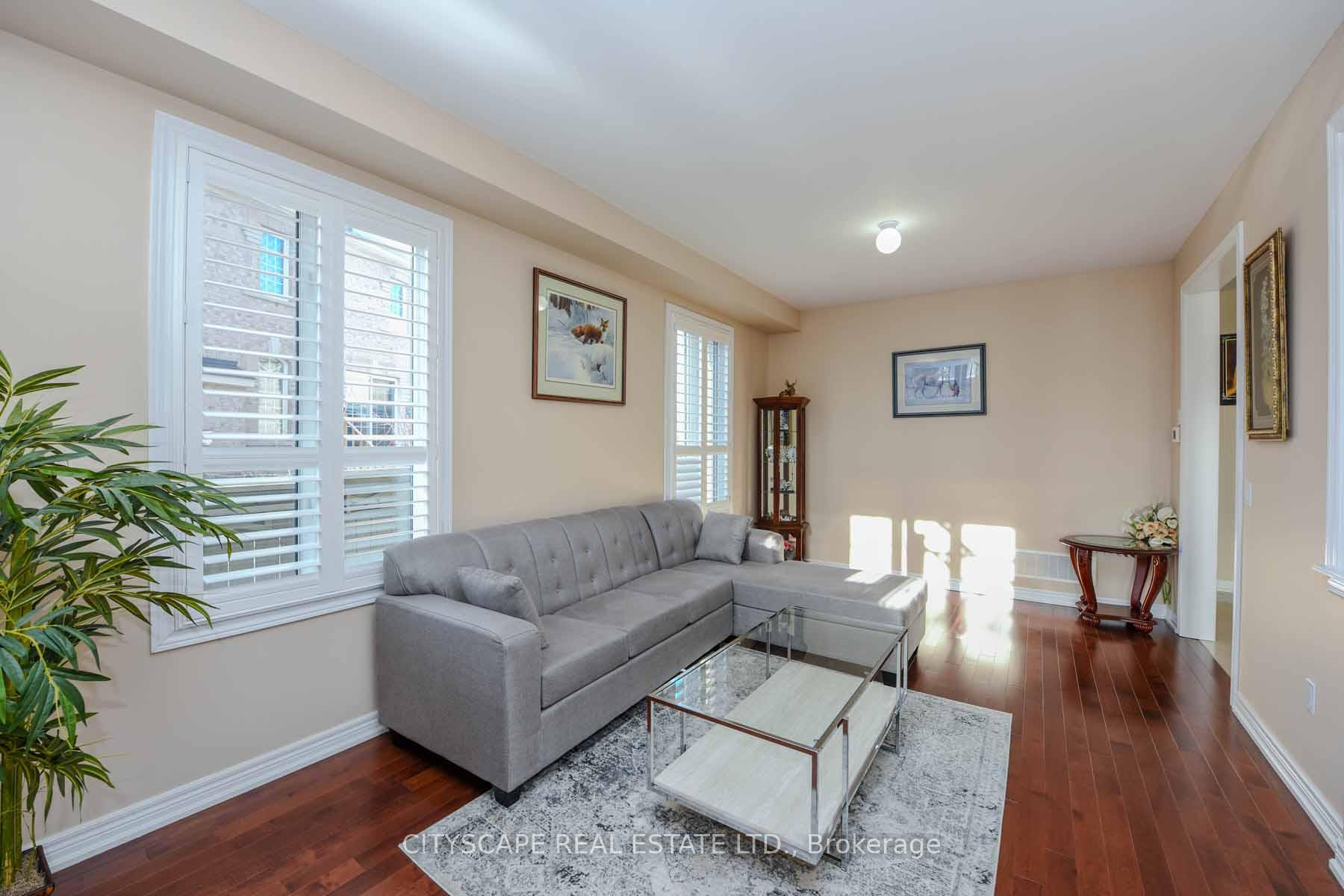Photo 5 of 12 Wellpark Way, Brampton, Bram East — HOMEH