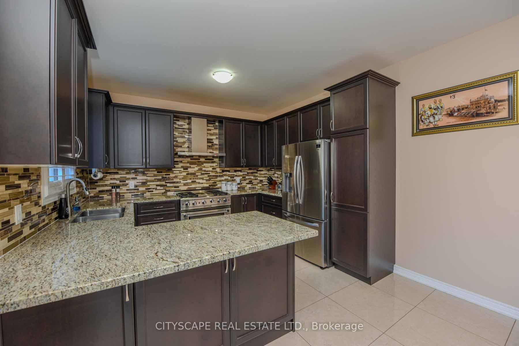 Photo 14 of 12 Wellpark Way, Brampton, Bram East — HOMEH