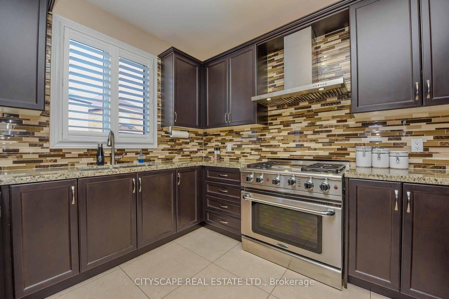 Photo 16 of 12 Wellpark Way, Brampton, Bram East — HOMEH