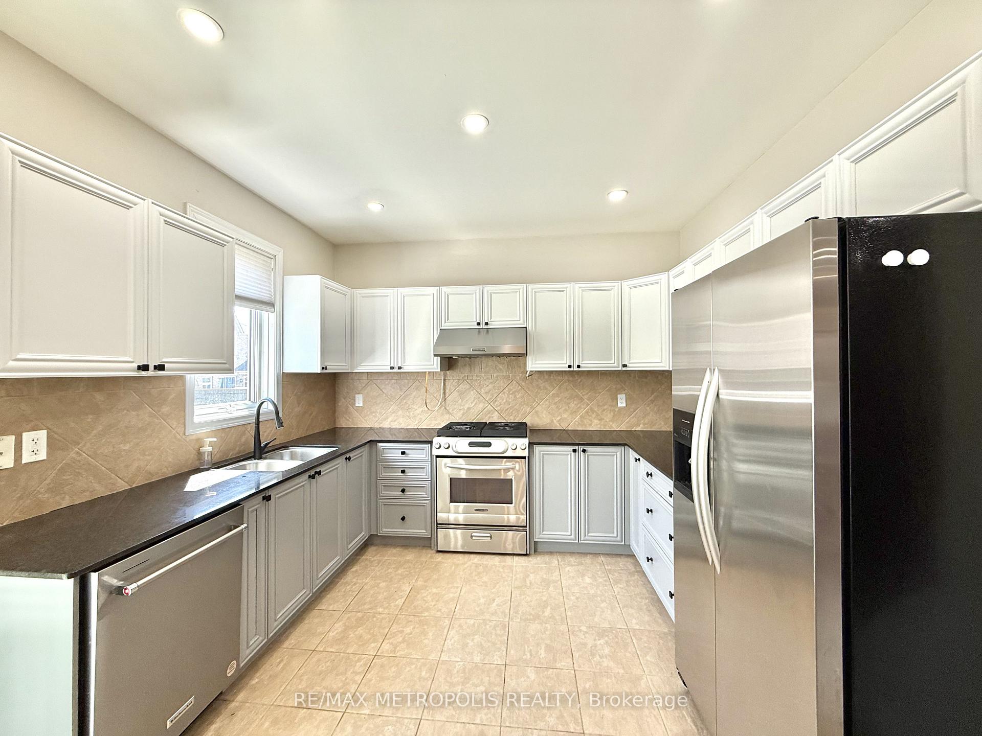 Photo 5 of Unit MAIN, 72 Loughlin Hill Crescent, Ajax, Central East — HOMEH
