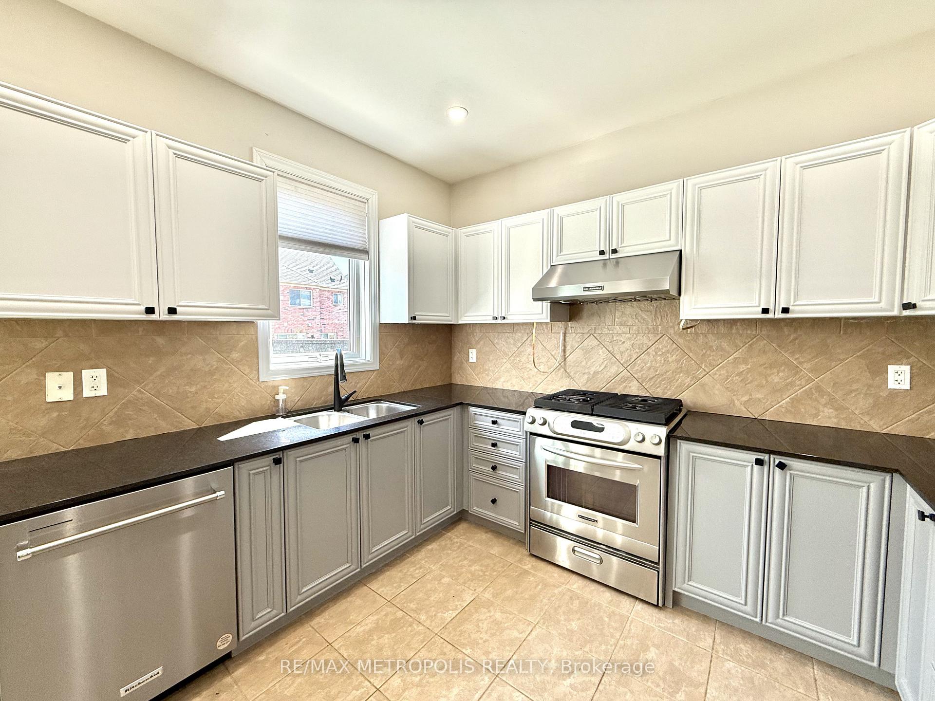 Photo 3 of Unit MAIN, 72 Loughlin Hill Crescent, Ajax, Central East — HOMEH