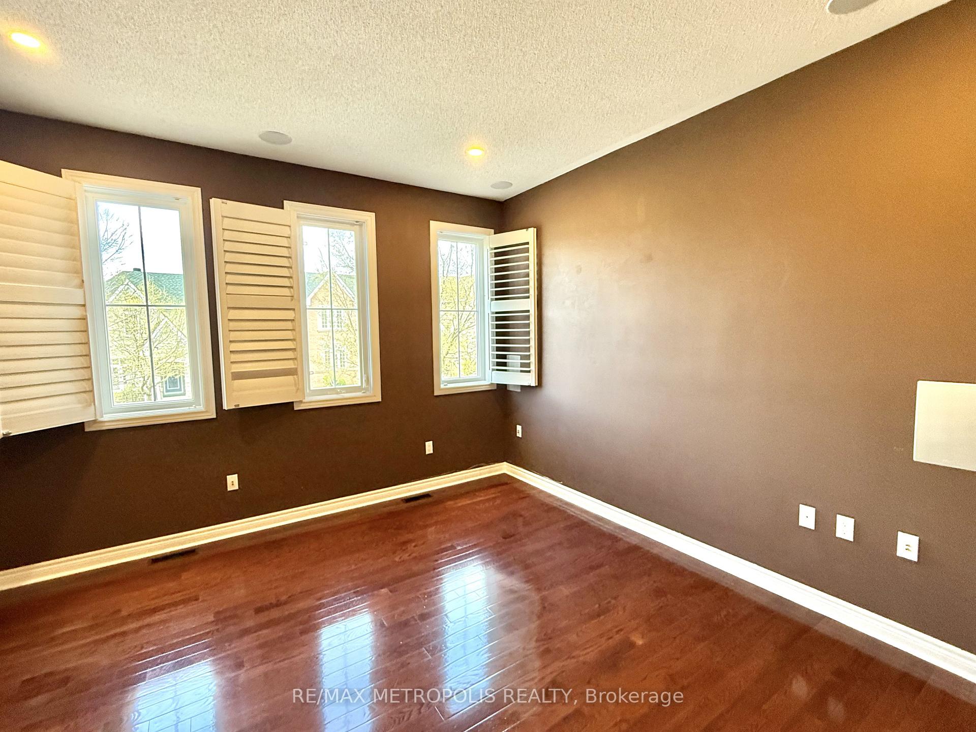 Photo 6 of Unit MAIN, 72 Loughlin Hill Crescent, Ajax, Central East — HOMEH