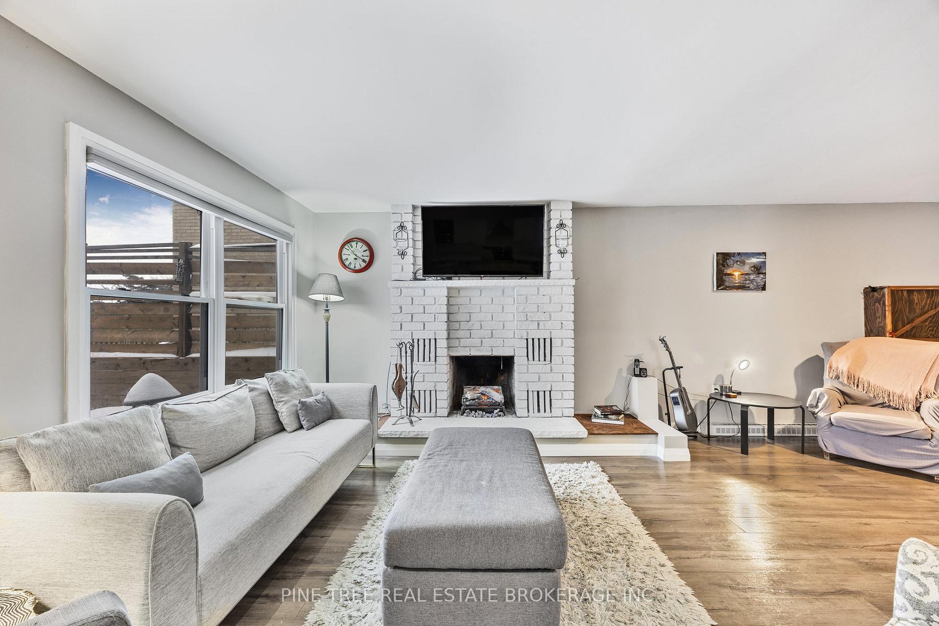 Photo 11 of 50 Melinda Crescent, Barrie, Allandale — HOMEH