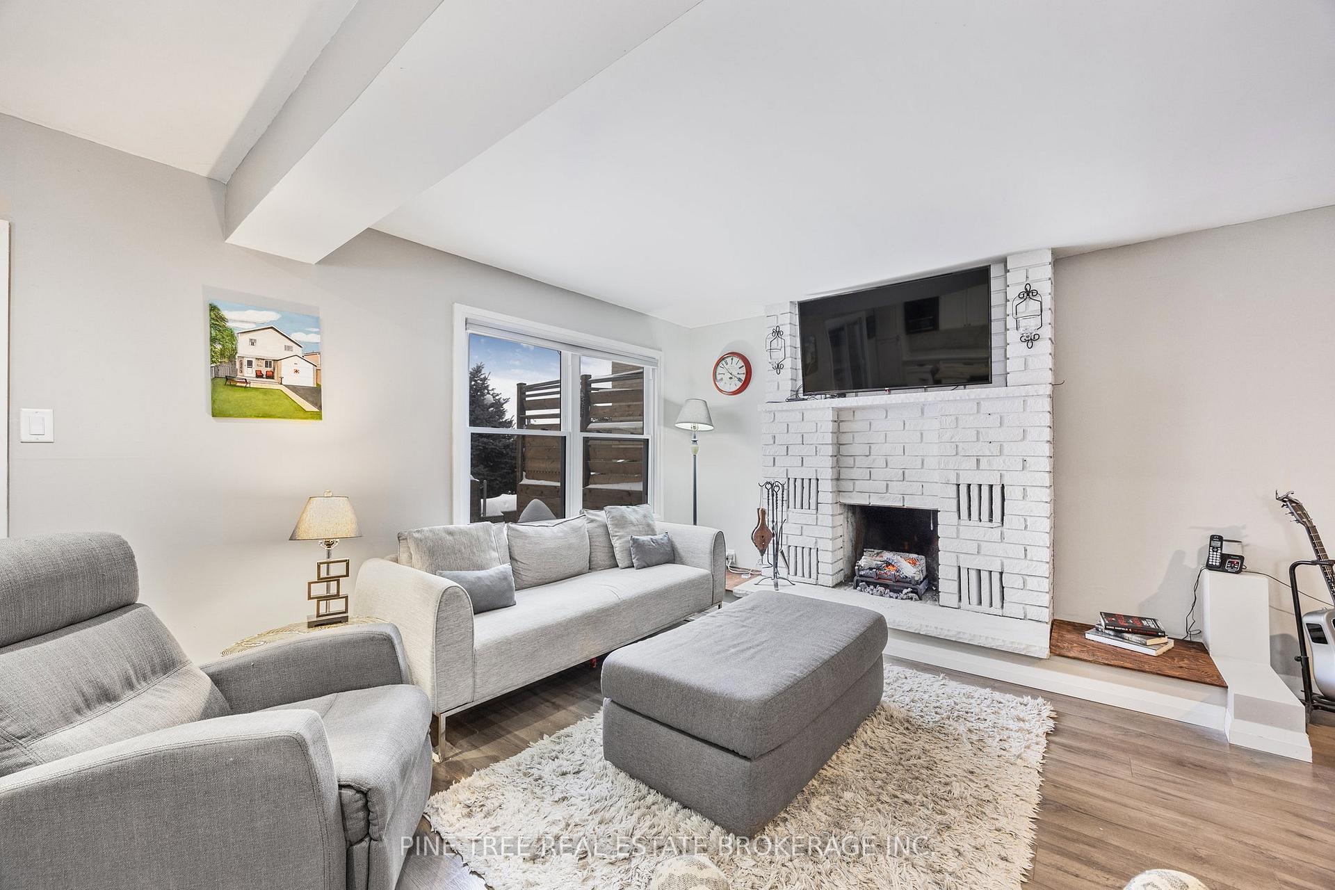 Photo 12 of 50 Melinda Crescent, Barrie, Allandale — HOMEH