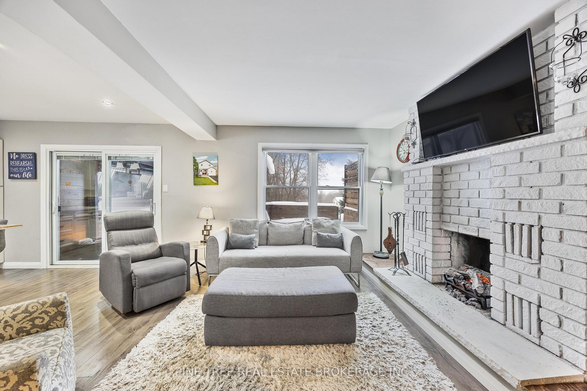 Photo 13 of 50 Melinda Crescent, Barrie, Allandale — HOMEH
