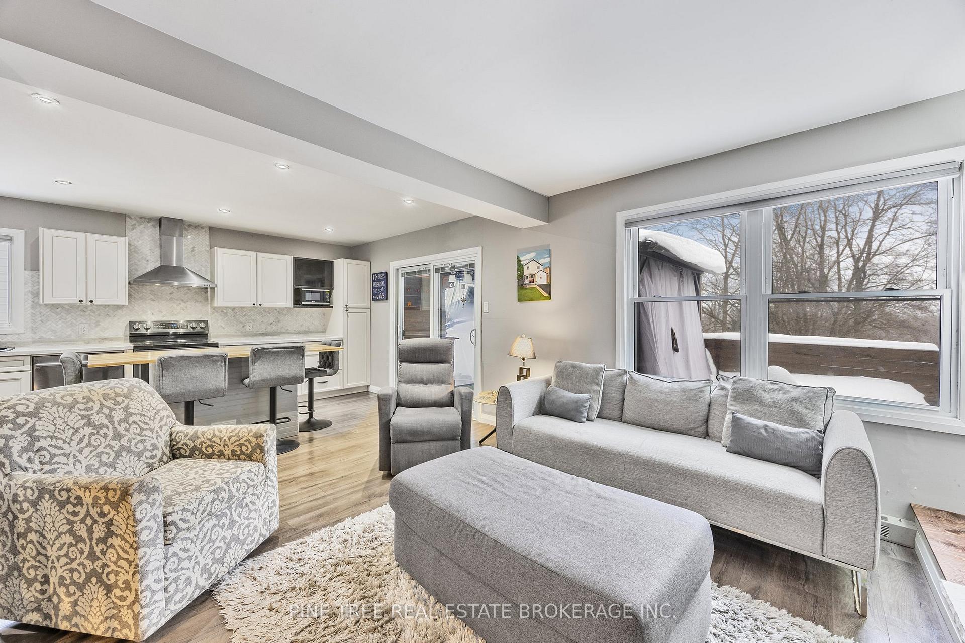 Photo 14 of 50 Melinda Crescent, Barrie, Allandale — HOMEH