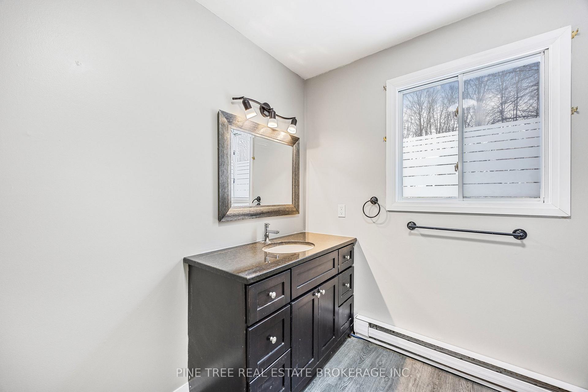 Photo 18 of 50 Melinda Crescent, Barrie, Allandale — HOMEH