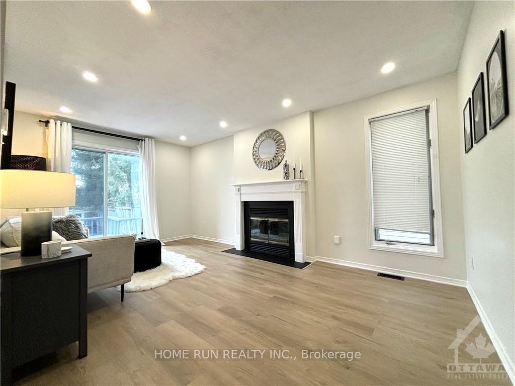 Photo 3 of 86 Peacock Crescent, Ottawa, Barrhaven - Cedargrove/Fraserdale — HOMEH