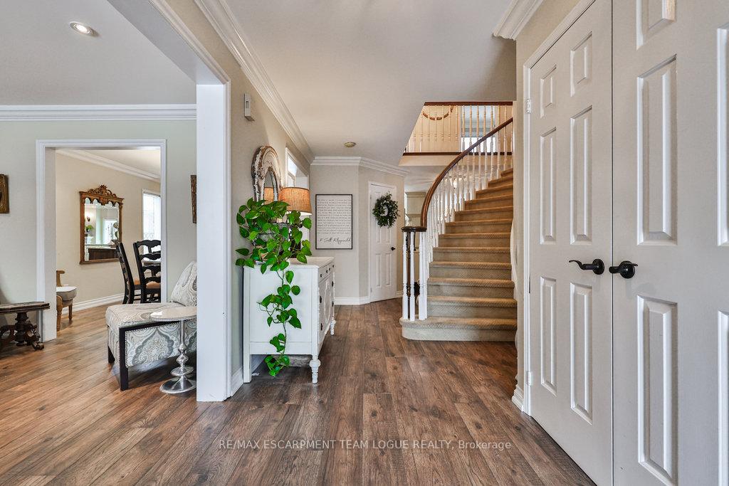 Photo 3 of 2215 Vista Drive, Burlington, Headon — HOMEH