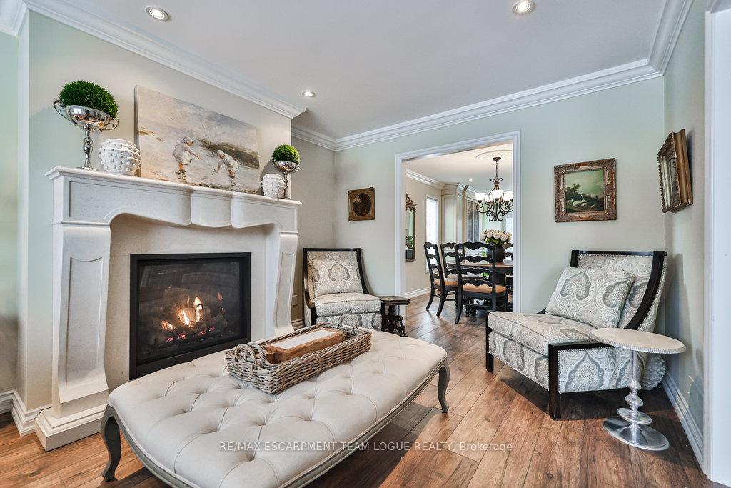 Photo 5 of 2215 Vista Drive, Burlington, Headon — HOMEH