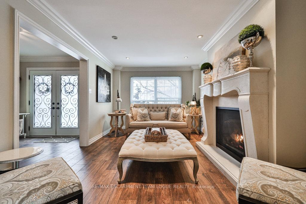 Photo 6 of 2215 Vista Drive, Burlington, Headon — HOMEH