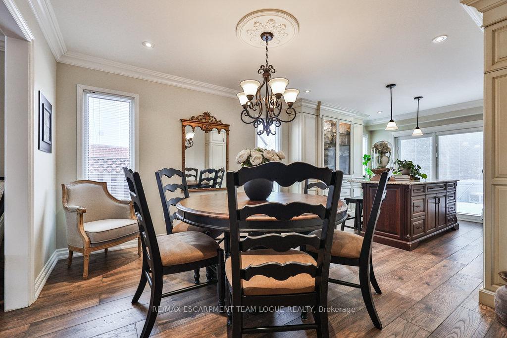 Photo 8 of 2215 Vista Drive, Burlington, Headon — HOMEH
