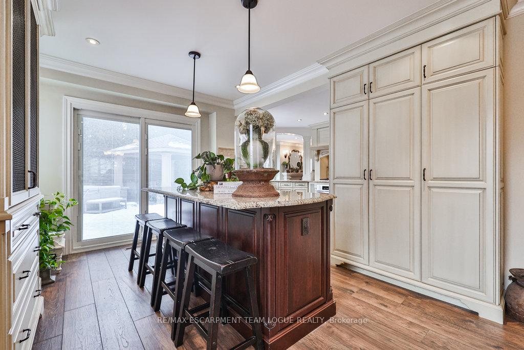 Photo 9 of 2215 Vista Drive, Burlington, Headon — HOMEH