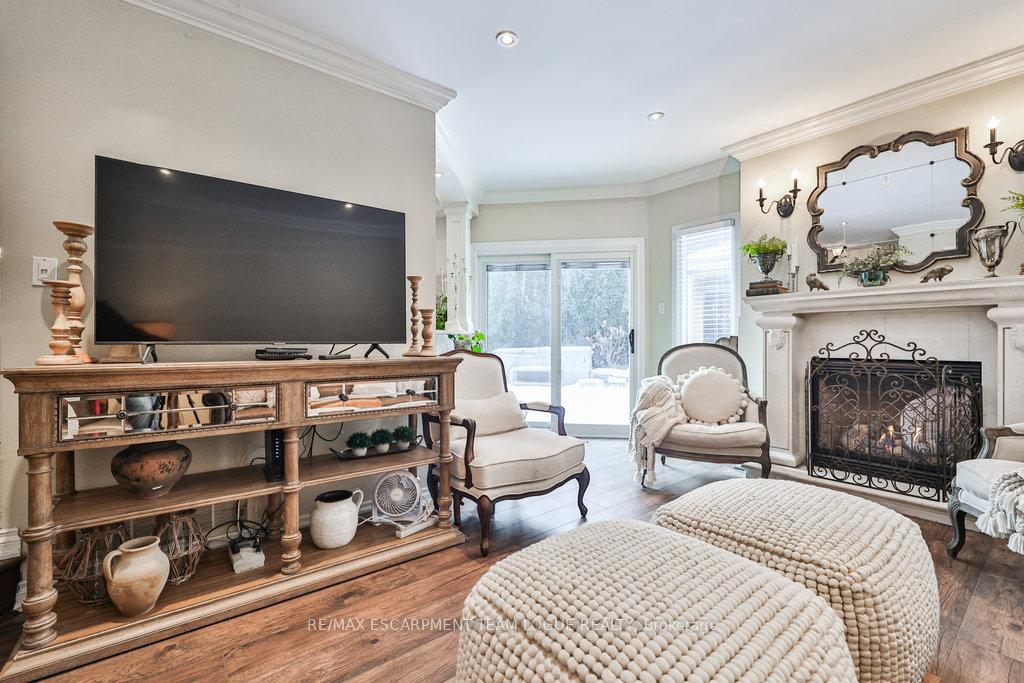Photo 16 of 2215 Vista Drive, Burlington, Headon — HOMEH
