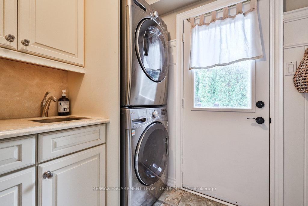 Photo 18 of 2215 Vista Drive, Burlington, Headon — HOMEH
