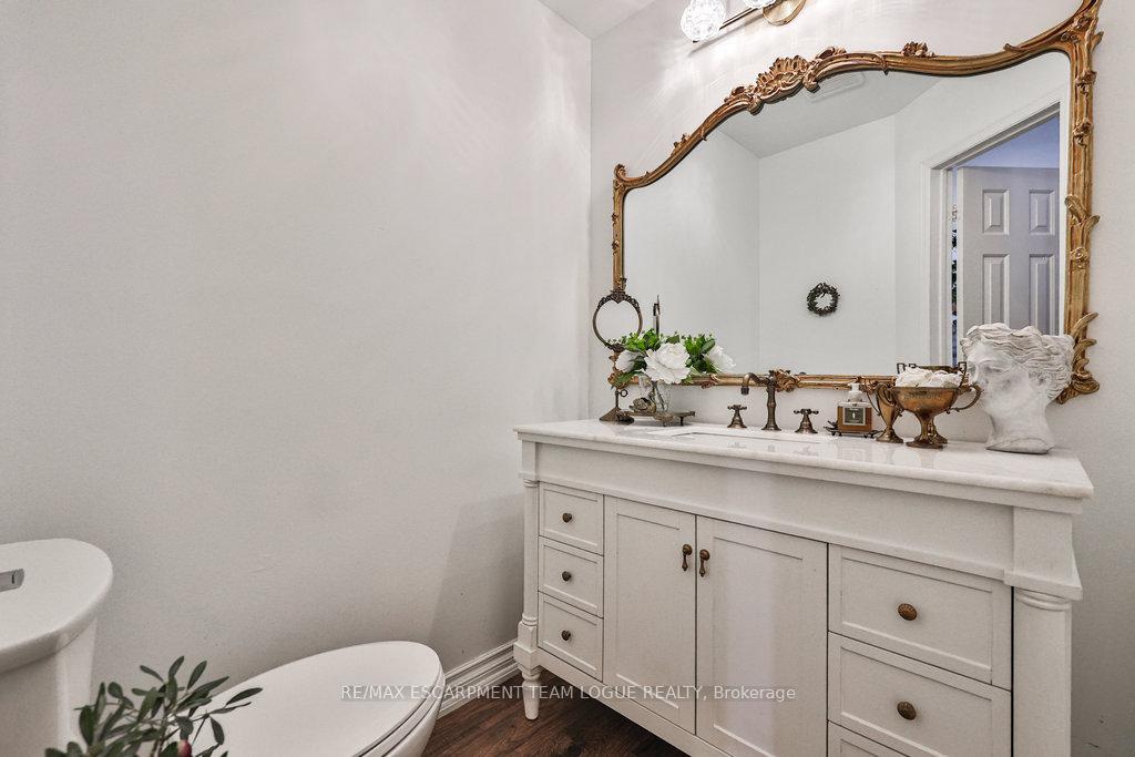 Photo 19 of 2215 Vista Drive, Burlington, Headon — HOMEH