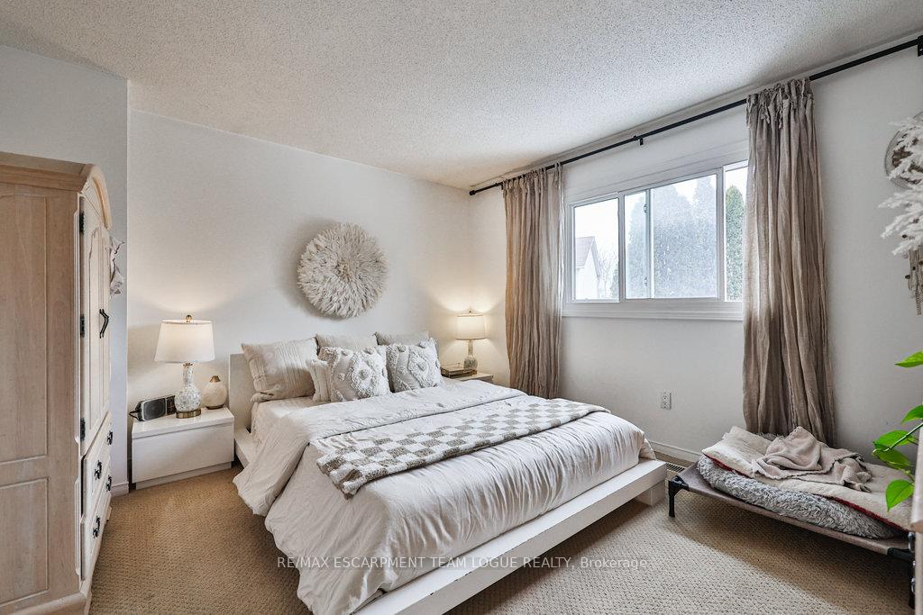 Photo 27 of 2215 Vista Drive, Burlington, Headon — HOMEH