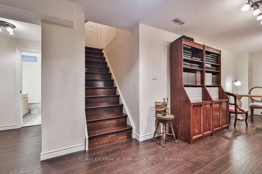 Photo 31 of 2215 Vista Drive, Burlington, Headon — HOMEH