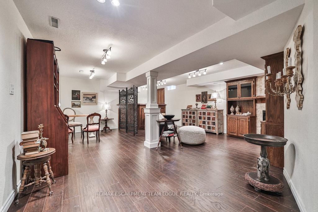 Photo 32 of 2215 Vista Drive, Burlington, Headon — HOMEH