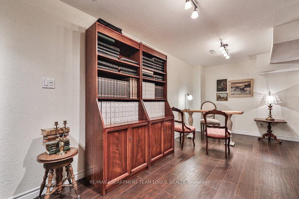 Photo 33 of 2215 Vista Drive, Burlington, Headon — HOMEH