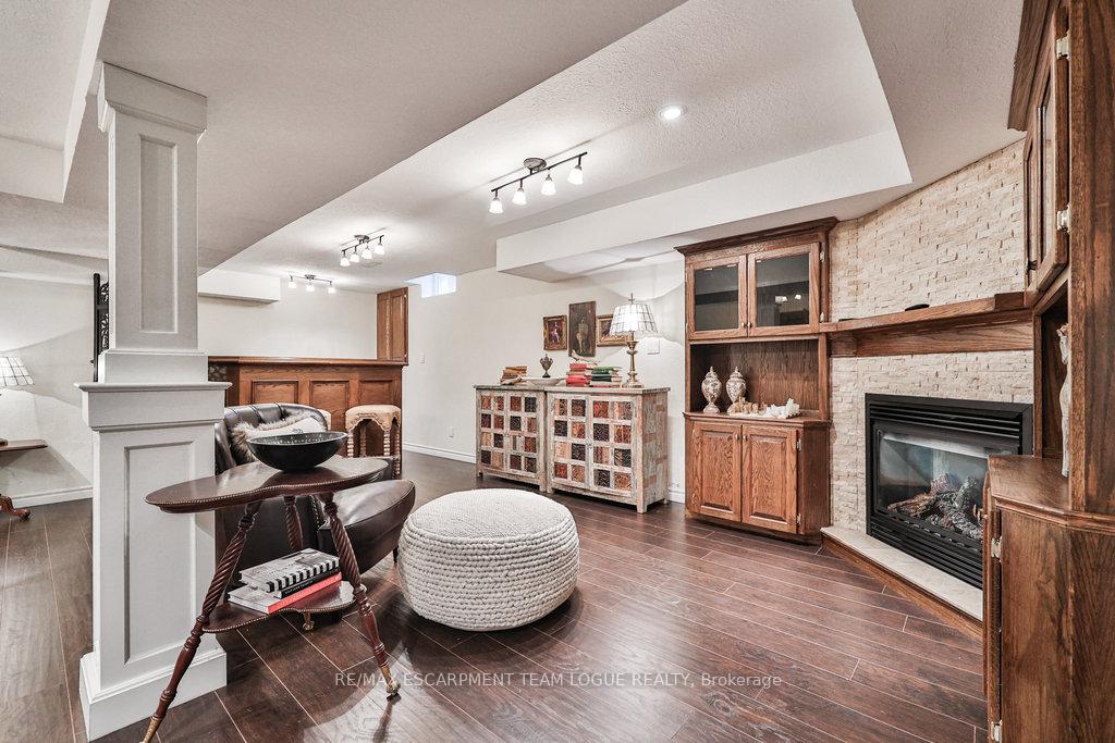 Photo 34 of 2215 Vista Drive, Burlington, Headon — HOMEH
