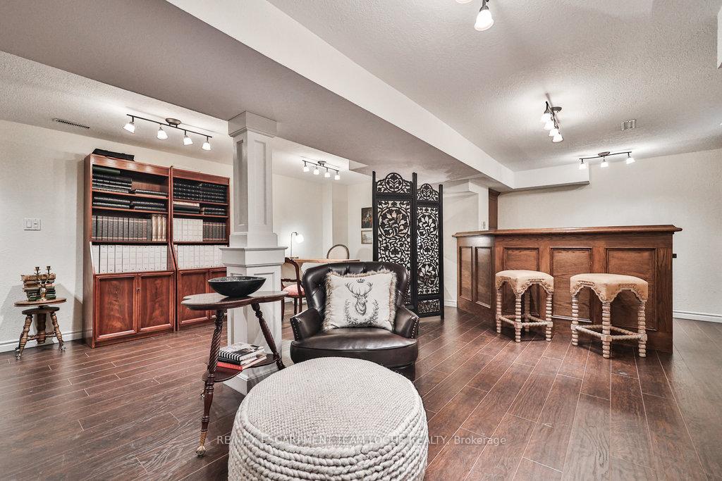Photo 35 of 2215 Vista Drive, Burlington, Headon — HOMEH