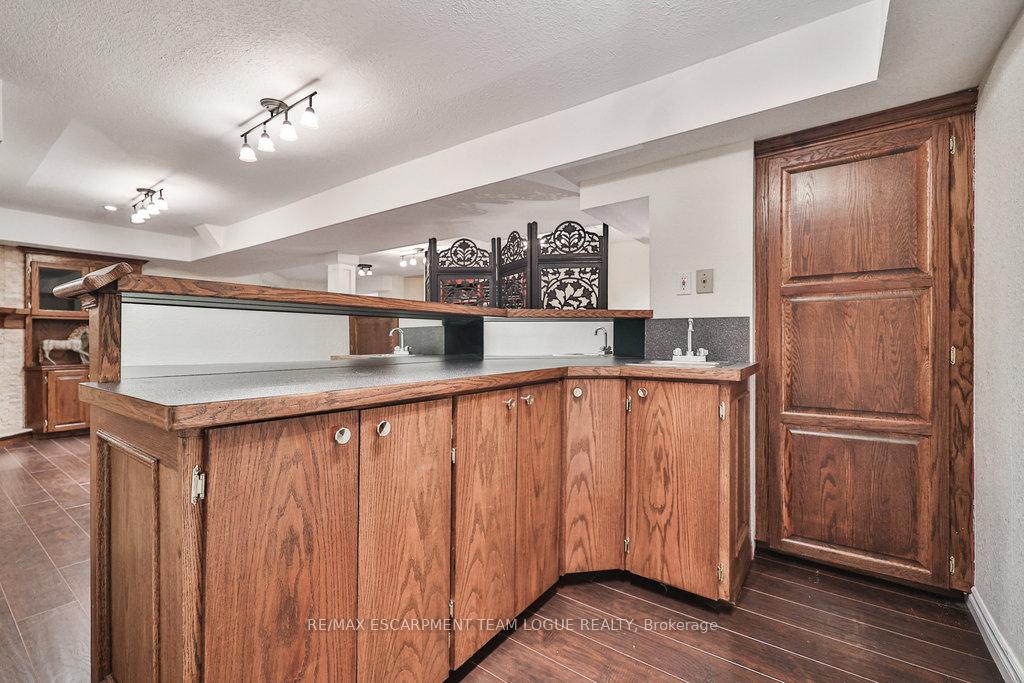 Photo 37 of 2215 Vista Drive, Burlington, Headon — HOMEH