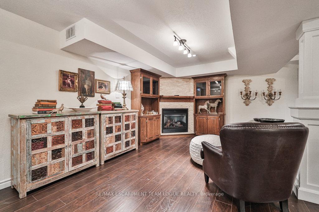 Photo 38 of 2215 Vista Drive, Burlington, Headon — HOMEH
